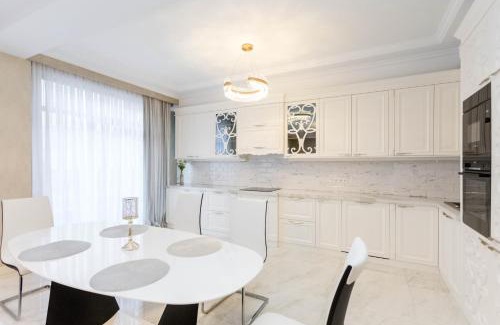 Tbilisi City Centre Apartment | Luxe Central Apartment