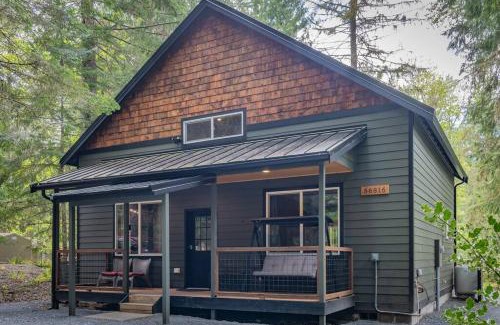 Ashford House | Luxe Chalet at Rainier Entrance with Hot Tub-AC-WiFi