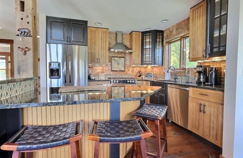 Central Vermont- Killington House | Luxe Chalet - Ski On /Off, Hot Tub, Pool, Views