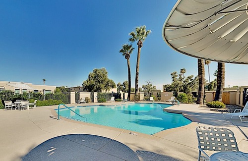 Chateau De Vie Four House | Luxe Chateau de Vie IV Townhome w/ Pool - Near Old Town & Chaparral Park!