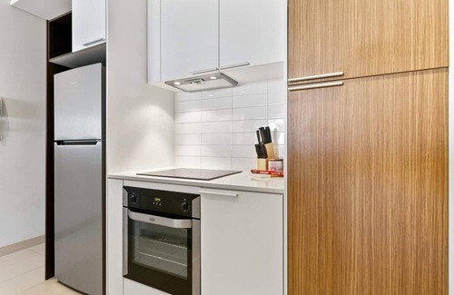 East Perth Apartment | Luxe Chic 3bd Apt City Skyline views