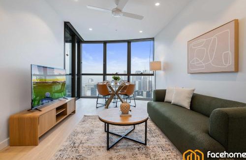 Brisbane Central Business District Apartment | Luxe City Escape at QWR Pool Casino River Views
