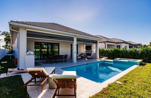 Naples Park House | Luxe Coastal Getaway Naples Vanderbilt Beach