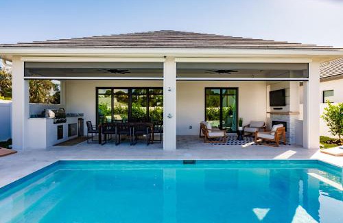 Naples Park House | Luxe Coastal Getaway Naples Vanderbilt Beach