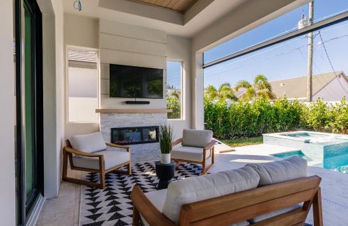Naples Park House | Luxe Coastal Getaway Naples Vanderbilt Beach