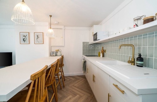 Stow-on-the-Wold Apartment | Luxe Contemporary Cotswold Pad - heart of Stow