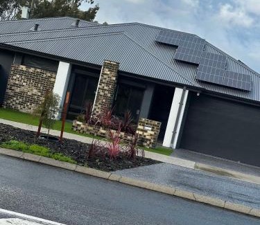 Beechboro House | Luxe Cosy Room in Beechboro