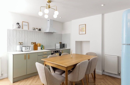 Rothbury Apartment | Luxe Design - Chic Cottage - Heart of Rothbury