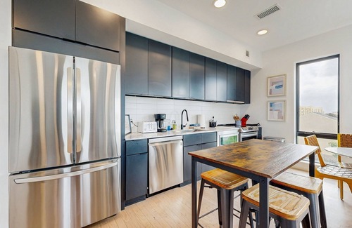 North Capitol House | Luxe downtown condo on the waterfront - river-view balcony, fast WiFi & W/D