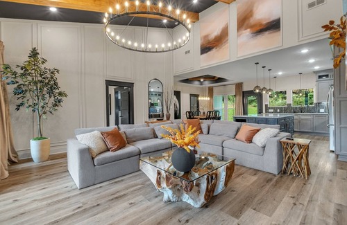 Tallahassee House | Luxe Downtown Modern Sleeps 10