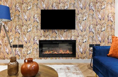 Parsons Green and Walham Apartment | Luxe Duplex Apartment Fulham With Outdoor Patio