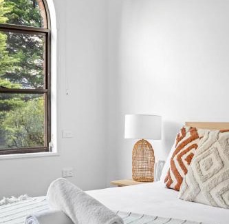 Bankstown House | Luxe Ensuite Queen Room - Close to Stations & Shops