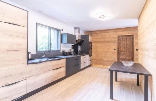 Le Chambon-sur-Lignon House | Luxe et confort au bord du golf - 8 pers, spa privé, piscine, salle de sport, nombreuses activités - FR-1-582-380