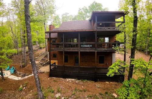 Blue Ridge House | Luxe Family Cabin 8 min to Downtown Blue Ridge