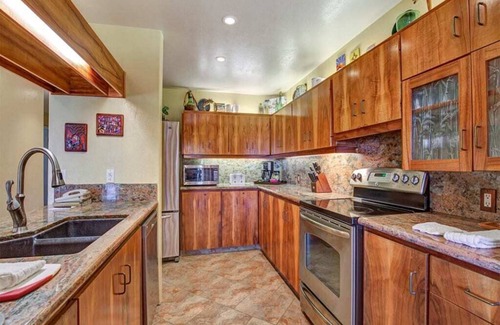 Keauhou Condo | Luxe Family Fit! Great Ocean View, Gourmet Kitchen, Laundry, Lanai, WiFi, TV Kanaloa 3704