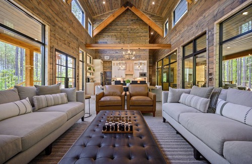Broken Bow House | Luxe Getaway-Ping Pong, Play Set,EV Charger &More
