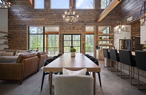 Broken Bow House | Luxe Getaway-Ping Pong, Play Set,EV Charger &More