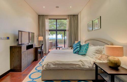 Palm Jumeirah Apartment | Luxe Getaways Royal Amwaj Palm Jumeirah Resort Apartment Holiday Home