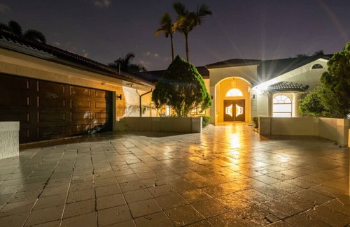 Plantation Apartment | Luxe Gorgeous 7BR Home With Game Room/Pool