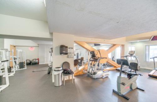 Ohio City Apartment | Luxe High-Rise 2 Mi to Dtwn Cleveland WFH Ready!