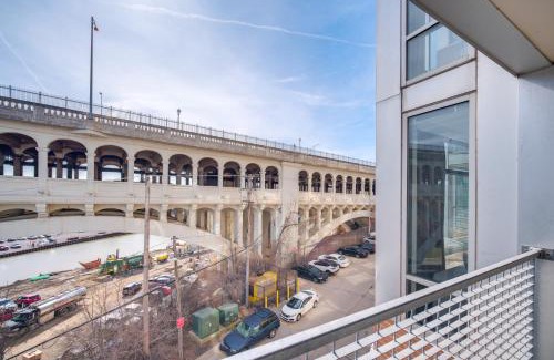 Ohio City Apartment | Luxe High-Rise 2 Mi to Dtwn Cleveland WFH Ready!