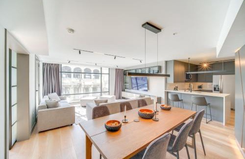 Ohio City Apartment | Luxe High-Rise 2 Mi to Dtwn Cleveland WFH Ready!