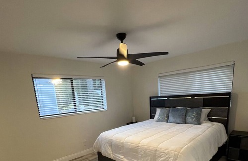Highland Garden House | Luxe Hollywood Oasis W/HotTub, MiniGolf, Arcade & BBQ Grill - close to the beach