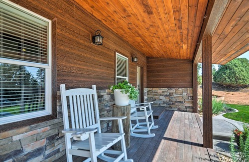 Bryce Canyon Cottage | Luxe Home ~ 2 Mi to Bryce Canyon National Park!