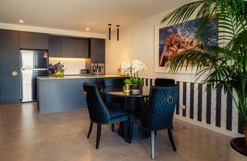 Maroochydore Apartment | Luxe Hotel Style with Amenities of Apartment City Vibes near Beach/Restaurants