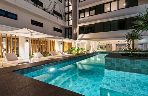 Maroochydore Apartment | Luxe Hotel Style with Amenities of Apartment City Vibes near Beach/Restaurants