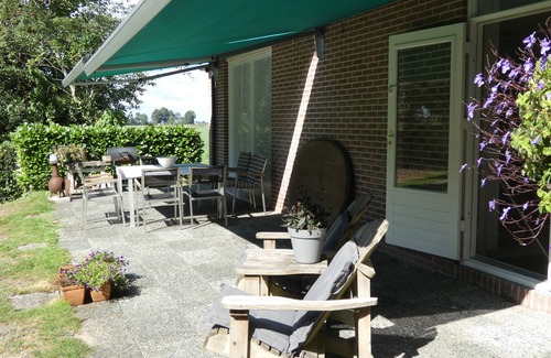 Delfstrahuizen Villa | Luxe huis de Freule met eigen aanleg en zwemplek.