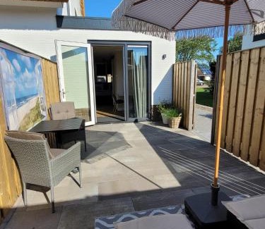 Zoutelande Bed & Breakfast | Luxe kamer Langendam 48 met privé terras