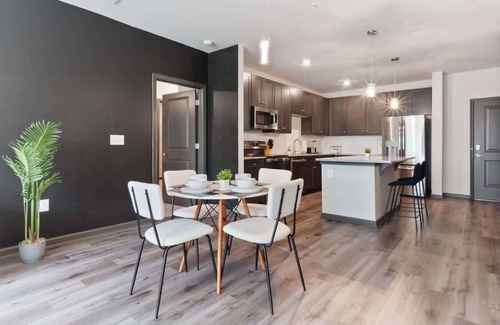 North Raleigh Apartment | Luxe King 2 Bedroom Suite in North Raleigh!
