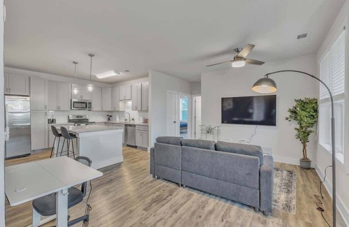 Hayes Apartment | Luxe King 3BR Suite Mins to Downtown Durham!