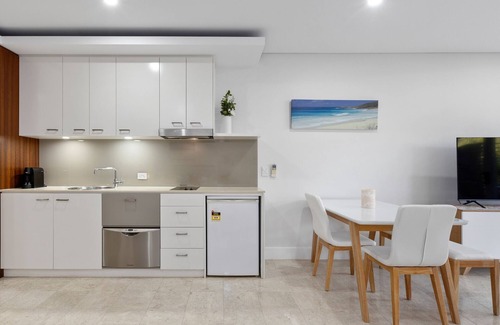 Casuarina Apartment | Luxe King Studio in Santai