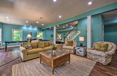 Jamestown House | Luxe Lake Cumberland Retreat with Decks on 1 Acre!