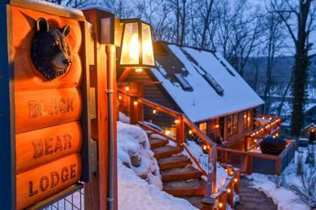 Oakland House | Luxe Lake View 4BR Cabin with Hot Tub Outdoor Fun