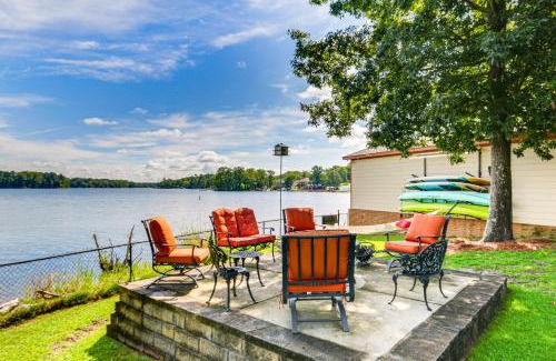 Chapin Apartment | Luxe Lakefront Apartment with Shared Pool and Dock!