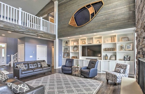 Maple City Cottage | Luxe Lakefront Escape w/ 4 Kayaks, Hot Tub, Beach!