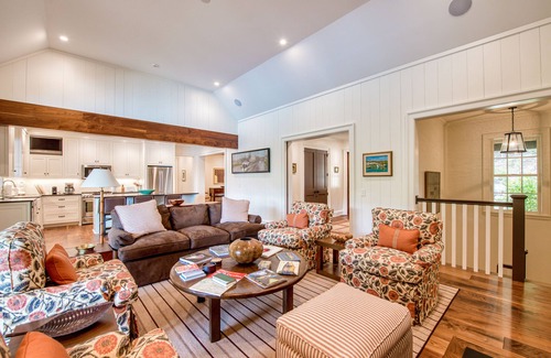 Lake Toxaway House | Luxe lakefront home with dock, kayak, canoe, home gym & great outdoor spaces