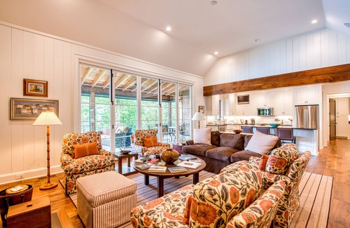 Lake Toxaway House | Luxe lakefront home with dock, kayak, canoe, home gym & great outdoor spaces