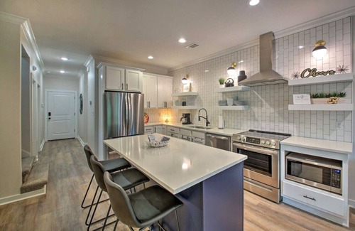 Lake Hamilton House | Luxe Lakefront Living, Lake Hamilton Escape