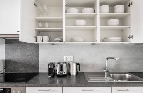 Erdberg Apartment | Luxe Landstraße 1BR w/Garden & Balcony, nr Hyblerpark, by Blueground
