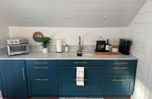 Downtown Historic District House | Luxe Lemon Loft in Historic Downtown St Aug