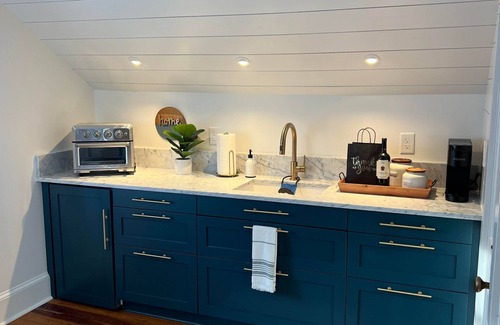 Downtown Historic District House | Luxe Lemon Loft in Historic Downtown St Aug