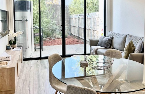 Lawson Apartment | Luxe living in Lawson with FREE Parking
