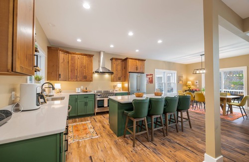 Massanutten House | Luxe Lodge Designer Decorated Sleeps 16 Hot Tub Decks w/ Slope views