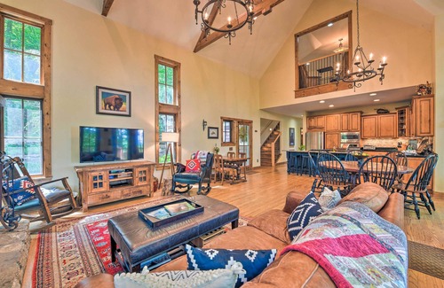 Waynesville House | Luxe Lodge Near Smoky Mountains: Views & Hot Tub!