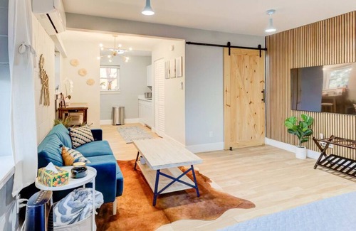 Downtown Memphis Apartment | Luxe Loft w/View - King Bed & FREE Parking