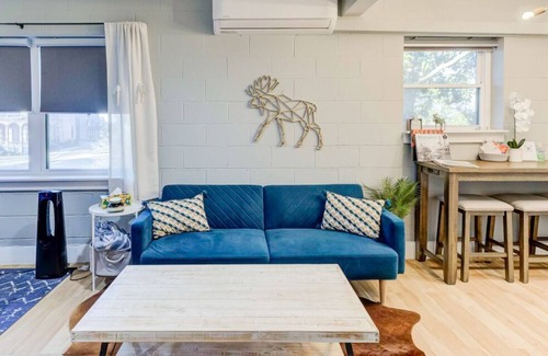 Downtown Memphis Apartment | Luxe Loft w/View - King Bed & FREE Parking